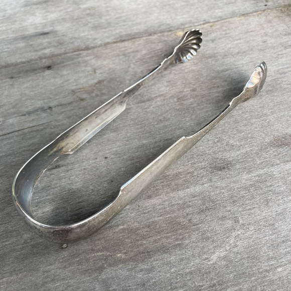 Vintage | English Sugar Tongs with Shell Design - Picture 5 of 13